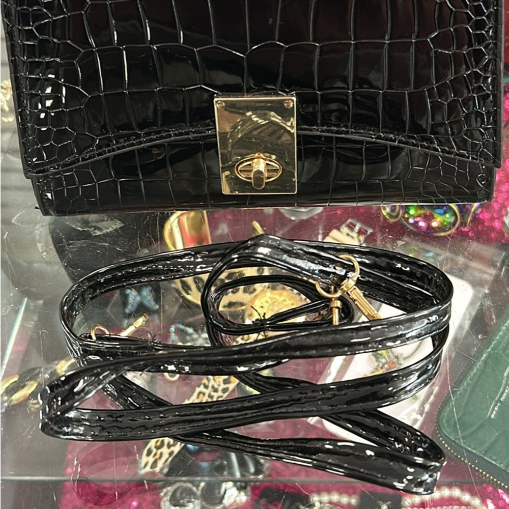 Elegant Black Croc-Embossed Women's Bag